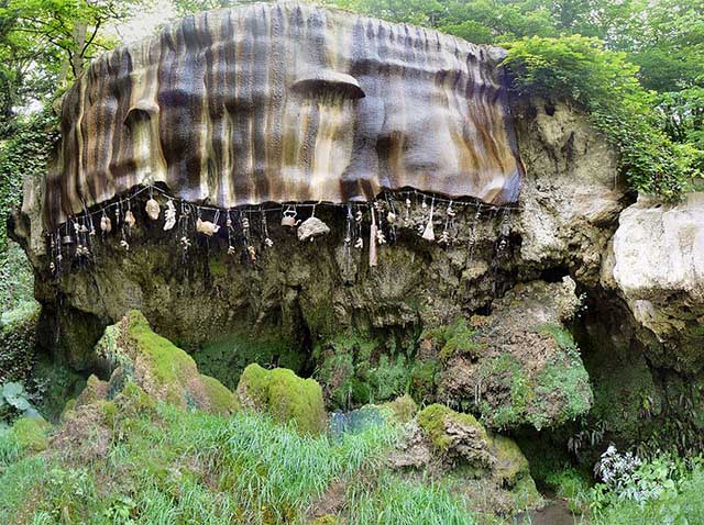 Giếng hóa đá ở Anh, điểm đến kỳ lạ khiến nhiều người đổ xô tìm đến - 1