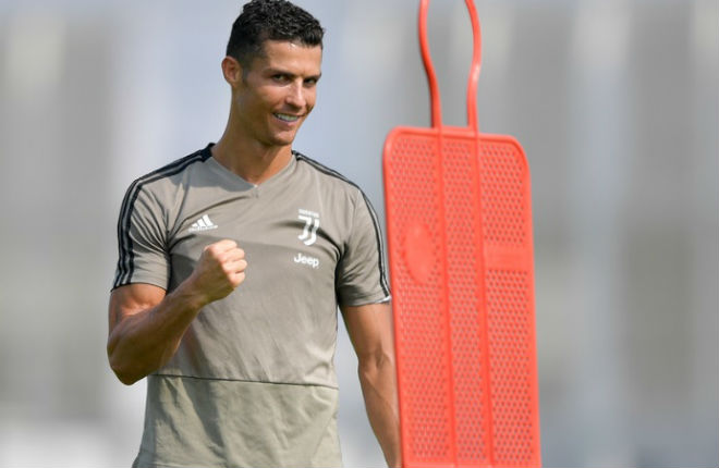 Ronaldo tự tin thoát án cúp C1: Tập bắn xả xui, hoành hành Serie A - 2