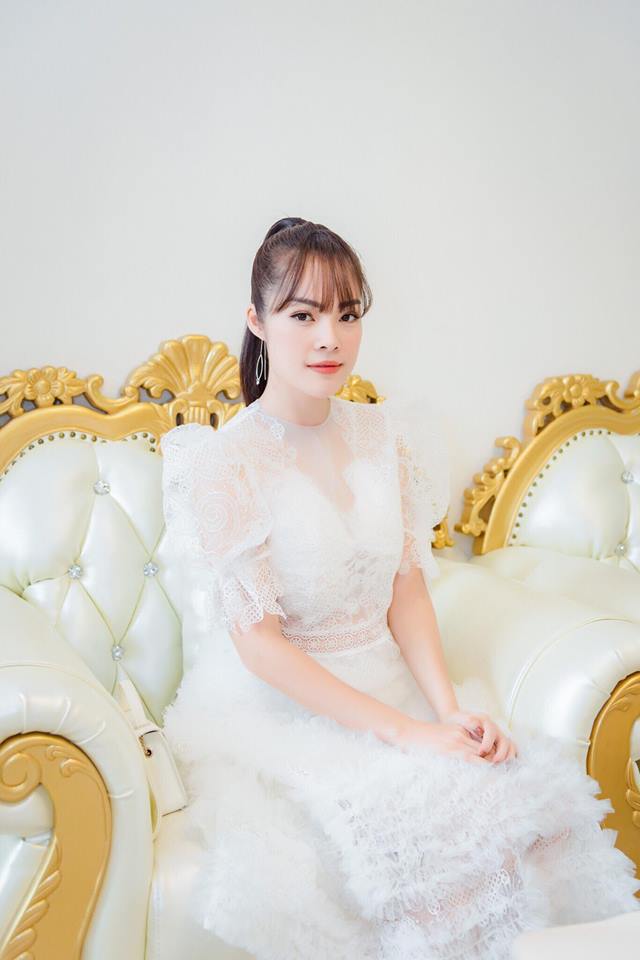 Dương Cẩm Lynh sống ra sao khi rời biệt thự triệu đô, hàng hiệu xa hoa? - 1