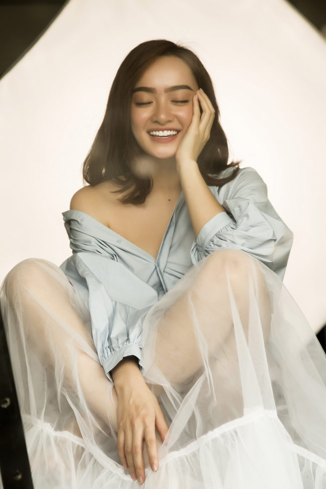 Đạo diễn Charlie Nguyễn còn nhận xét, chính Kaity Nguyễn là nữ diễn viên tiềm năng có thể được lựa chọn để đóng phim Hollywood.