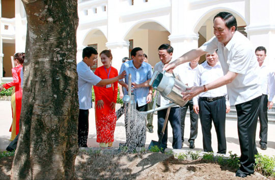 Những hình ảnh đẹp, gần gũi của Chủ tịch nước Trần Đại Quang với mái trường xưa - 8