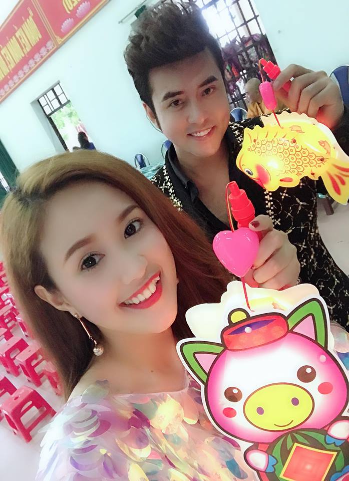 Sao phim &#34;Gạo nếp, gạo tẻ&#34; vui Trung thu cùng 400 trẻ em nghèo - 1