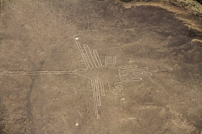 Cao nguyên Nazca, Peru: Những hình vẽ bí ẩn trên cao nguyên Nazca có niên đại từ năm 500 trước công nguyên đến năm 500 sau công nguyên. Các nhà khảo cổ học cho rằng chúng có chức năng về thiên văn học.