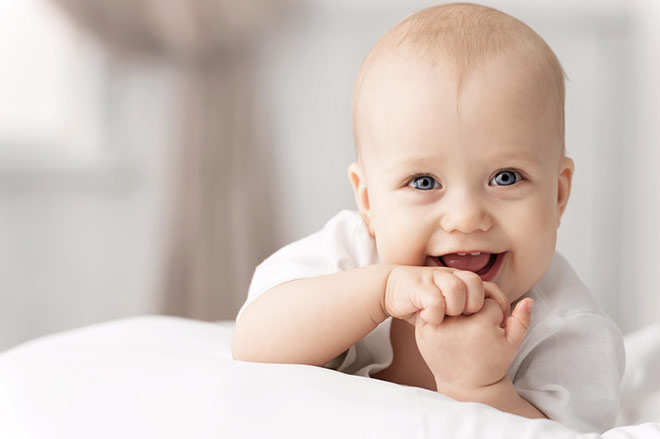 Mẹ đã biết cách vệ sinh mắt, mũi đúng cách cho bé yêu? - 1