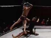 Thể thao - Cú sốc MMA: Ra &quot;đòn thù&quot; với đối thủ đã ngất, võ sỹ mất đai vô địch