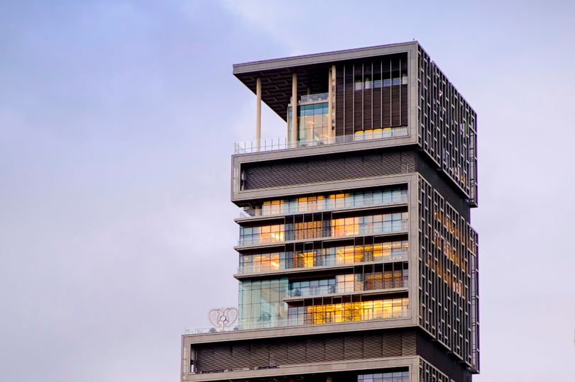 Tòa nhà 27 tầng, 1,3 tỉ USD đắt giá nhất thế giới chỉ cho 5 người ở - 1