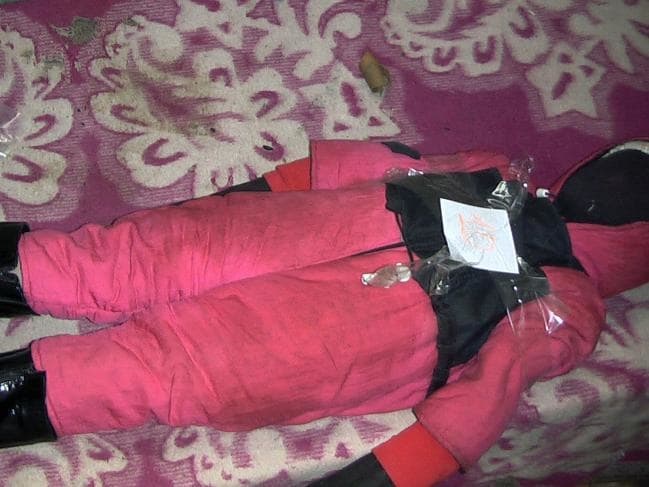 Nga: Dân lo sợ người đàn ông ướp xác hàng loạt trẻ em gái làm búp bê - 1