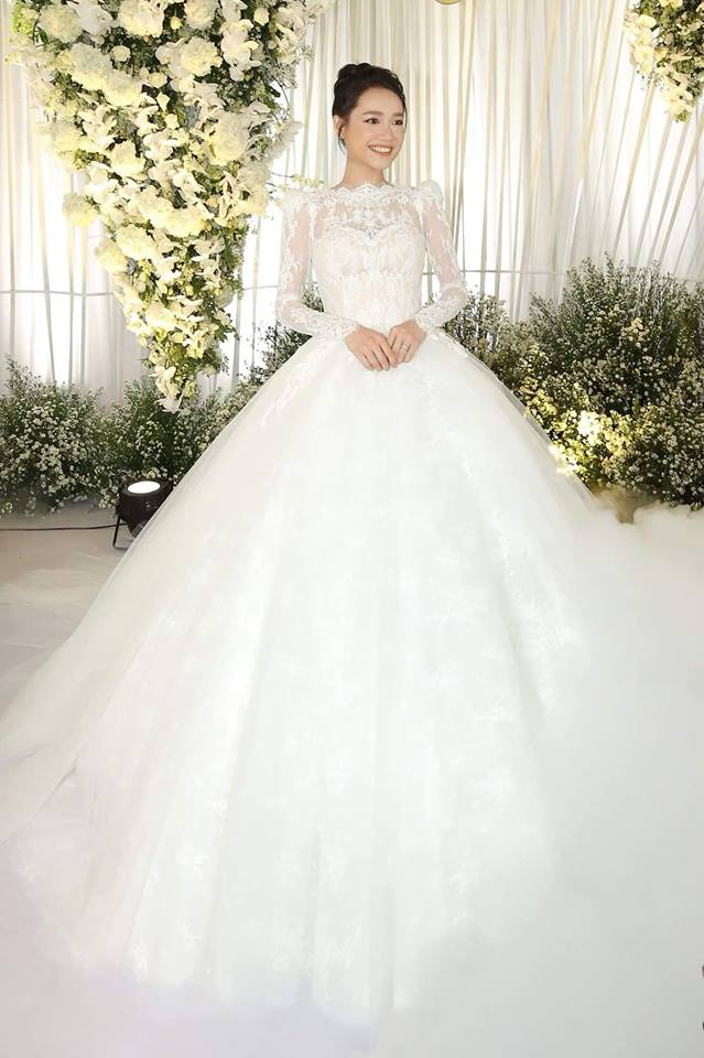 Donna - Kiểu váy cưới chữ A màu trắng phong cách cổ điển