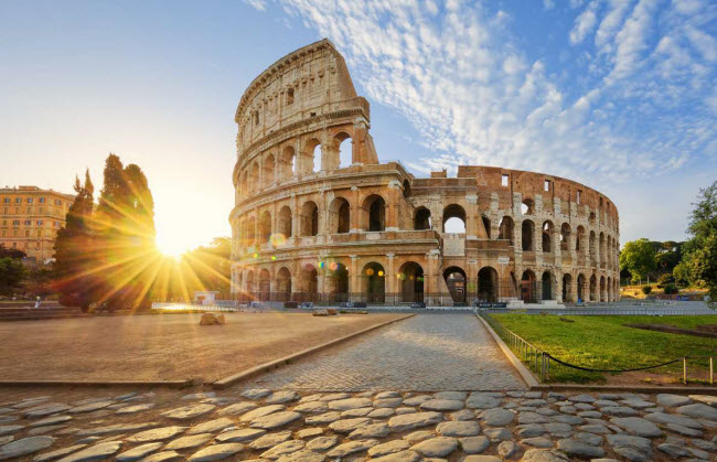 Đấu trường La Mã: Công trình tại thành phố Rome, Italia, là đấu trường lớn nhất được xây dựng ở thời kỳ La Mã. Đây là nơi tổ chức cuộc chiến của đấu sĩ, săn động vật và cuộc chiến hải quân.
