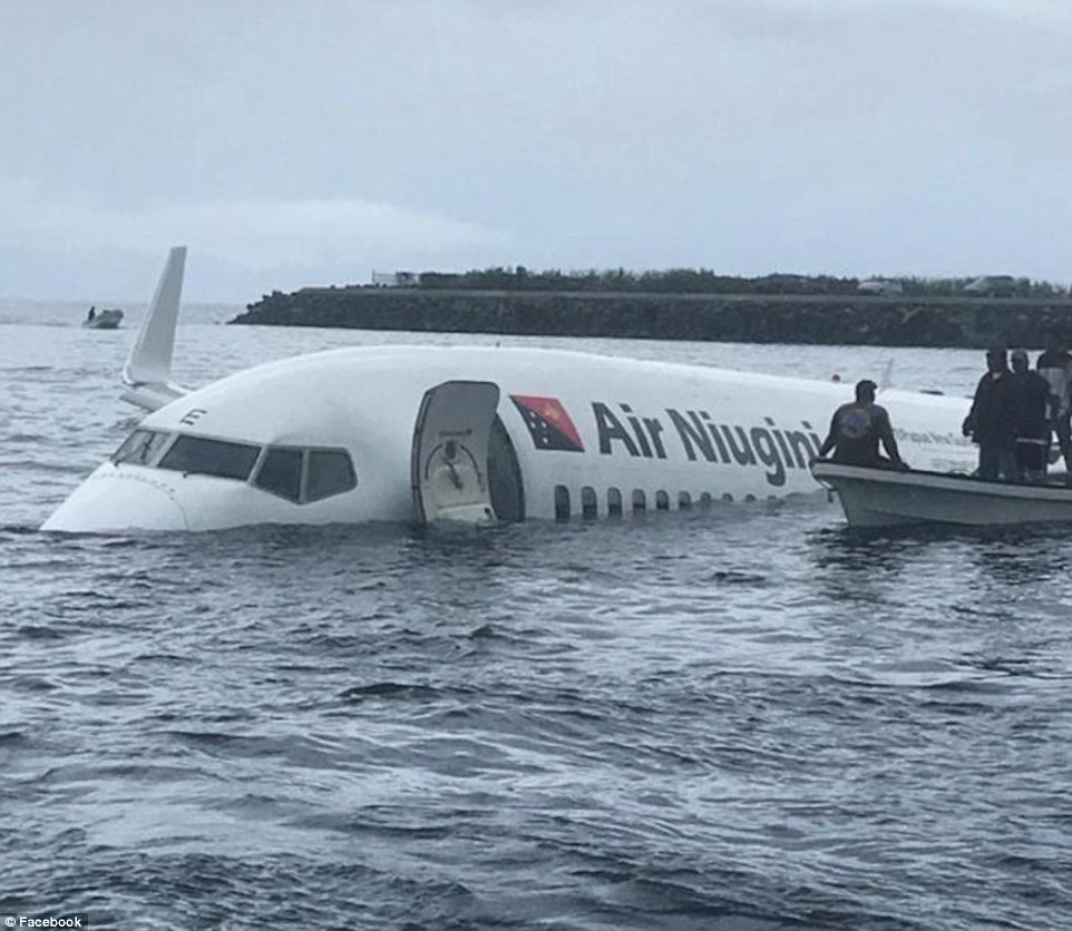 Máy bay chở 47 người lao xuống biển ở Thái Bình Dương - 1