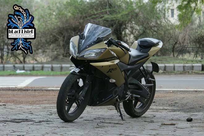 Yamaha YZF-R15 Version 2.0 &#34;đẹp xuất sắc&#34; trong màu đen vàng mờ - 3