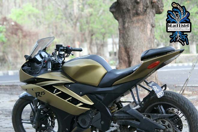 Yamaha YZF-R15 Version 2.0 &#34;đẹp xuất sắc&#34; trong màu đen vàng mờ - 7