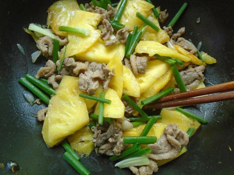 Thịt vịt xào dứa nhanh gọn mà hấp dẫn - 4