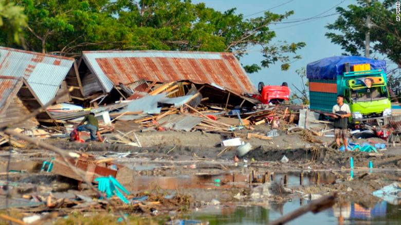 Điều kinh hoàng sau thảm họa động đất, sóng thần ở Indonesia  - 2