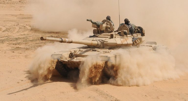 Quân đội Syria giáng đòn sấm sét, IS vùi thây trong sa mạc - 1