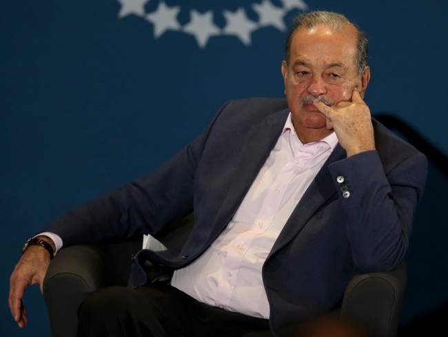 Theo danh sách những người giàu nhất thế giới  của Bloomberg, Carlos Slim đứng ở vị trí thứ 8 với tài sản 58,1 tỷ USD, trong khi danh sách của Forbes cho thấy ông đứng ở vị trí thứ 5 với khối tài sản 62,3 tỷ USD.