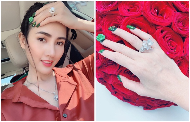 Dịp Valentine vừa qua, Phan Thị Mơ gây chú ý khi chia sẻ chiếc nhẫn kim cương trị giá 5,5 tỷ đồng được bạn trai đại gia tặng. Tuy nhiên, trong bài phỏng vấn gần đây với truyền thông, Hoa hậu quê Tiền Giang xác nhận cô và bạn trai đã chia tay.