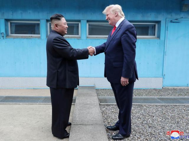 Gặp Kim Jong Un lần 3, ông Trump đẩy TQ “ra rìa”?