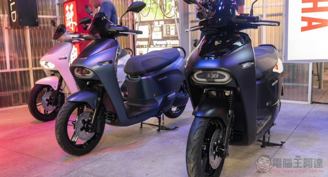 Trong khi đó diện mạo bên ngoài mang đậm chất xe ga của Yamaha, có nét hao hao như xe ga chạy xăng Yamaha Janus có bán tại thị trường Việt Nam.