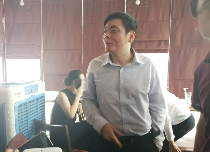Xuất hiện sau khám xét, ông Trần Vũ Hải từ chối trả lời báo chí - 1
