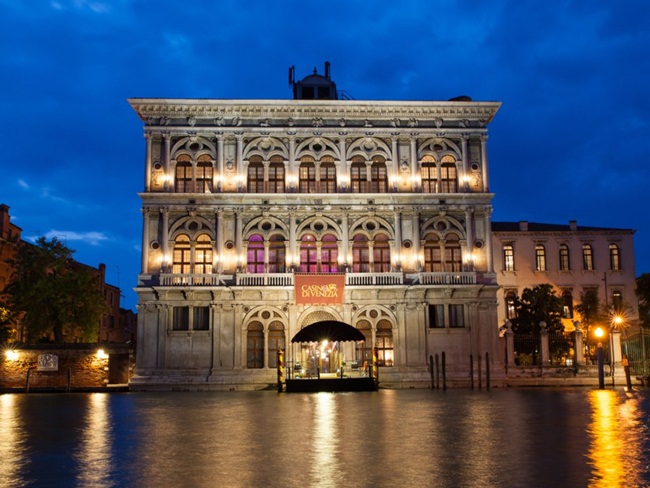 Casinó di Venezia ở Venice, Italia khai trương năm 1638 là sòng bạc đầu tiên trên thế giới. 