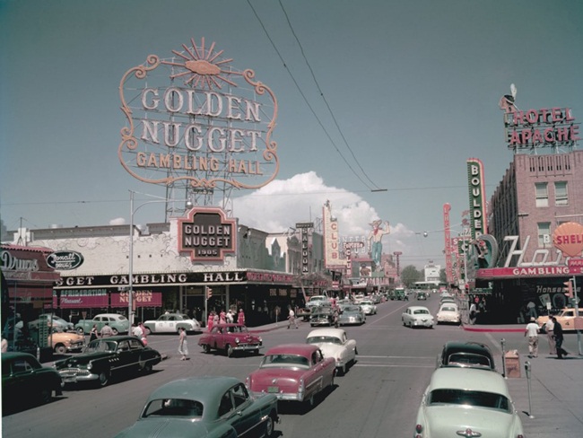Năm 1946, sòng bạc Golden Nugget được khai trương, trở thành một trong những sòng bạc đầu tiên ở Las Vegas (Mỹ)