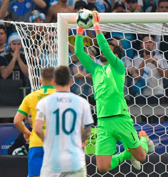 Alisson - Brazil mơ vô địch Copa America: Số 1 thế giới, De Gea chỉ còn dĩ vãng - 1