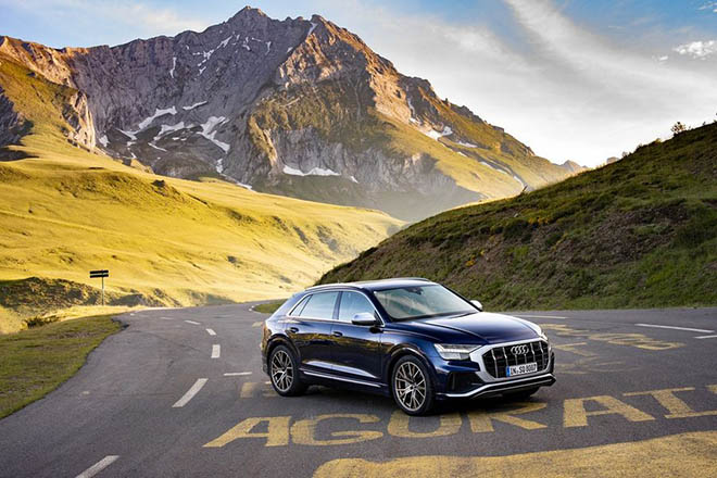 Ngắm nhìn Audi SQ8 với phối màu ngoại thất Navarra Blue và Daytona Grey - 1