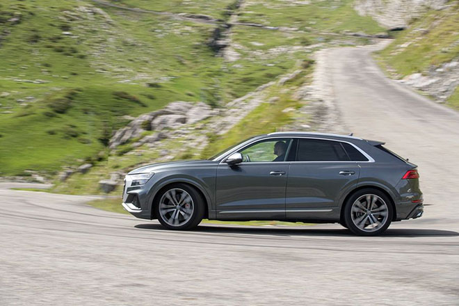 Ngắm nhìn Audi SQ8 với phối màu ngoại thất Navarra Blue và Daytona Grey - 4