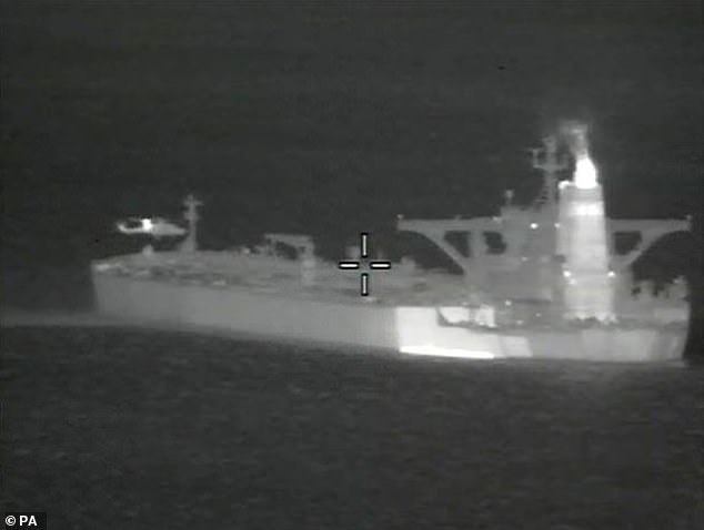 Đặc nhiệm Anh bất ngờ đột kích, bắt tàu chở dầu từ Iran đến Syria - 1
