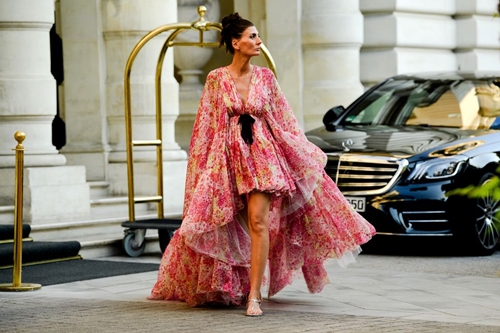 Street style đẹp như mơ tại tuần lễ Haute Couture Paris - 4