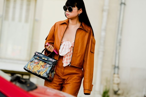 Street style đẹp như mơ tại tuần lễ Haute Couture Paris - 6