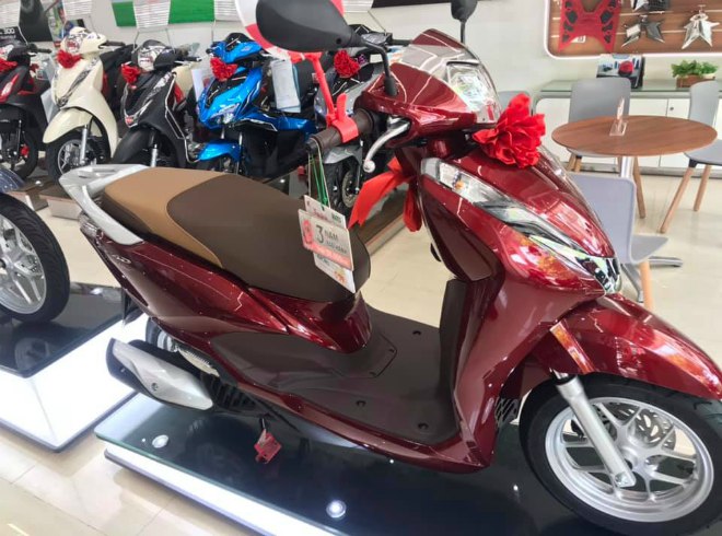Ảnh thực tế Honda Lead 125cc mới, lô-gô cách điệu, trang bị cao cấp - 1