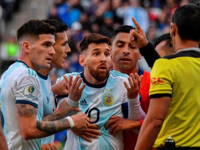 Chấn động báo Argentina phanh phui vụ Messi bị thẻ đỏ, tố cáo trọng tài
