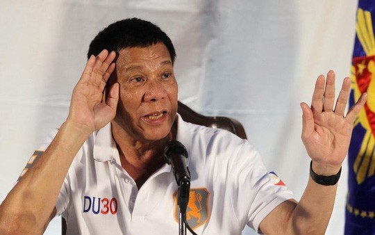 Ông Duterte thách Mỹ tuyên chiến với Trung Quốc trên biển Đông - 1