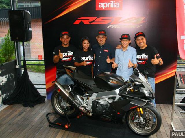 Ra mắt Aprilia RSV4 1100 Factory 2019 giá gần tỷ đồng