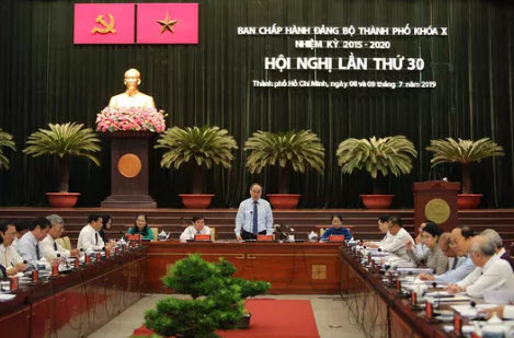 Ủy viên Bộ Chính trị, Bí thư Thành ủy TP HCM Nguyễn Thiện Nhân phát biểu tại hội nghị