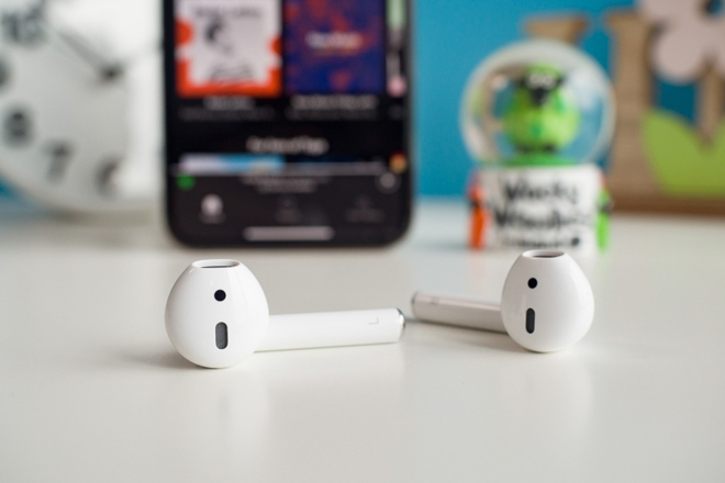 Apple được cho là sẽ tung thêm một phiên bản tai nghe AirPods trong năm nay.