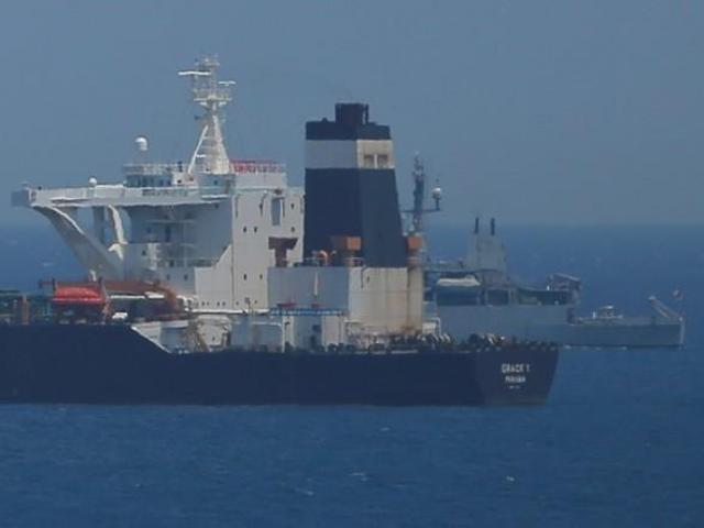 Sợ Iran trả đũa, tàu chở dầu Anh trốn vội ở Vịnh Ba Tư
