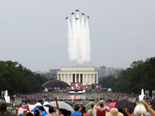 Báo cáo từ Bộ Quốc phòng Mỹ cho biết khoảng 1,2 triệu đô la Mỹ đã được chi cho cuộc diễu binh kỷ niệm ngày 4/7 vừa qua (Ảnh:AP)