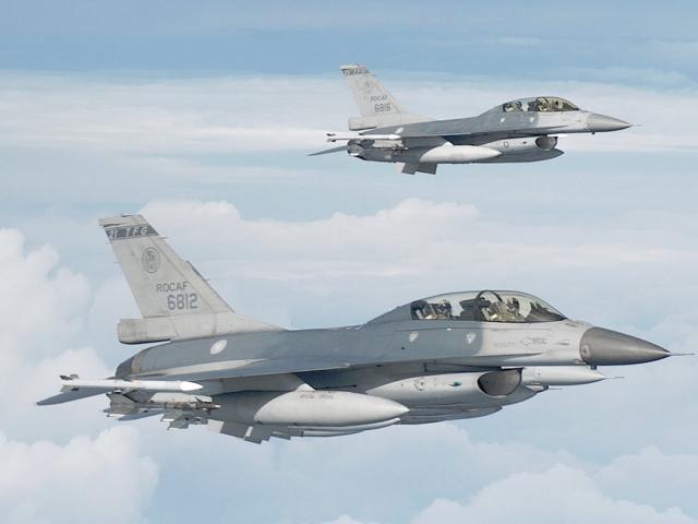 Mỹ bán 2,2 tỉ USD vũ khí cho Đài Loan, vậy còn tiêm kích F-16?