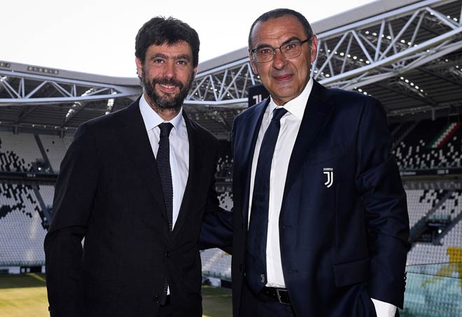 Chủ tịch Juventus - ông Andrea Agnelli (trái) và tân HLV CLB này - Maurizio Sarri