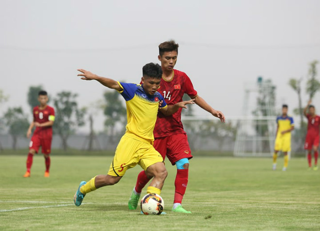 U23 Việt Nam là những người chơi lấn lướt hơn cho dù U18 Việt Nam thi đấu đầy nỗ lực