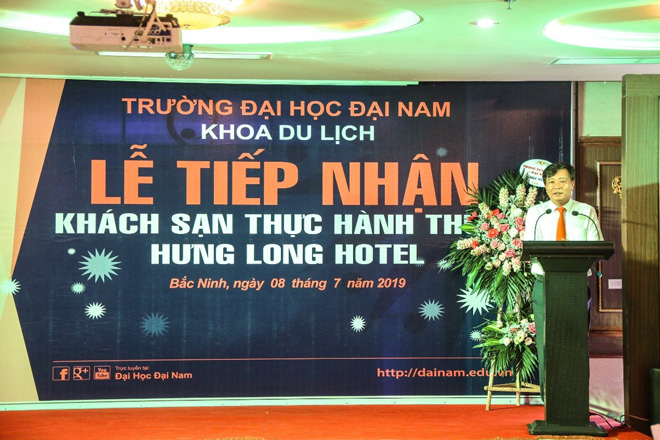 TS. Lê Đắc Sơn – Chủ tịch HĐQT Trường ĐH Đại Nam phát biểu tại buổi Lễ tiếp nhận khách sạn thực hành Hưng Long.