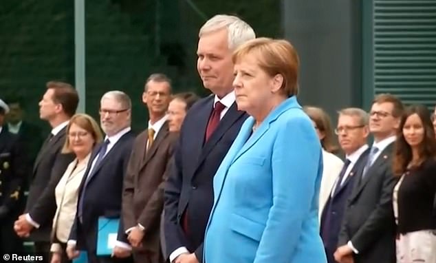 Thủ tướng Đức Angela Merkel khẳng định mình vẫn khỏe.