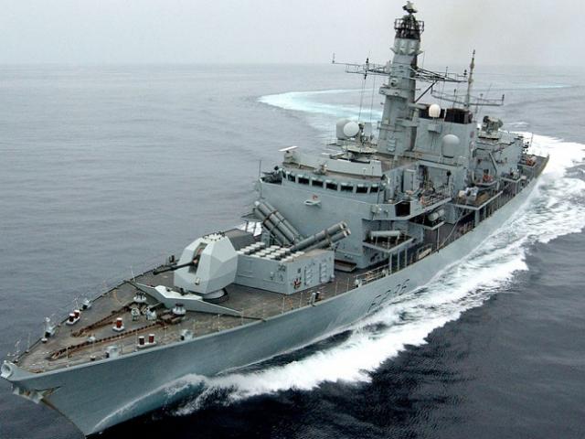 5 xuồng cao tốc Iran chặn bắt tàu chở dầu Anh ở Vịnh Ba Tư