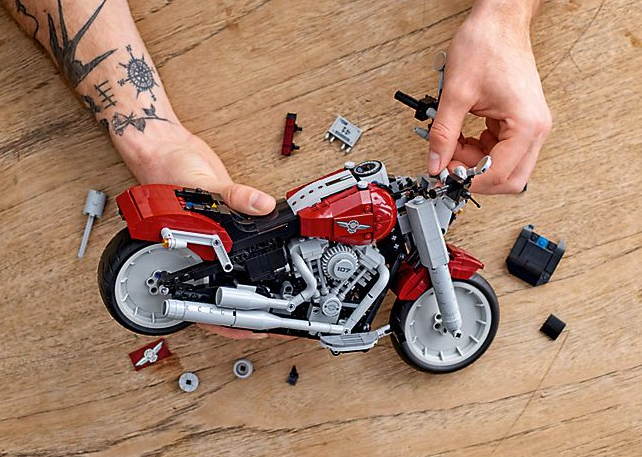 Xe Lego&nbsp;Harley-Davidson Fat Boy được tạo ra từ&nbsp;1.023 mảnh ghép