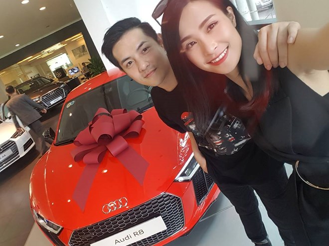 Đông Nhi, Ông Cao Thắng bên chiếc Audi 13 tỷ đồng