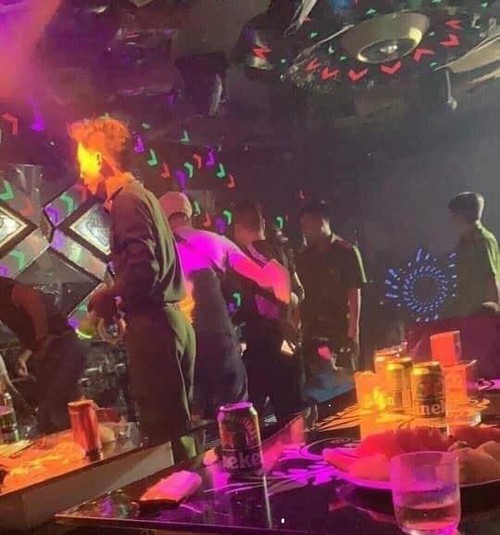 Lực lượng công an kiểm tra đột xuất quán bar, karaoke Ruby One