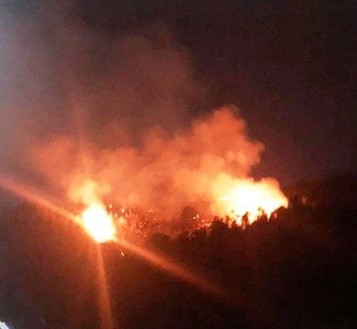 Đám cháy lớn bùng phát vào khoảng 21h tối 12/7 trên khu vực núi Bà Hỏa